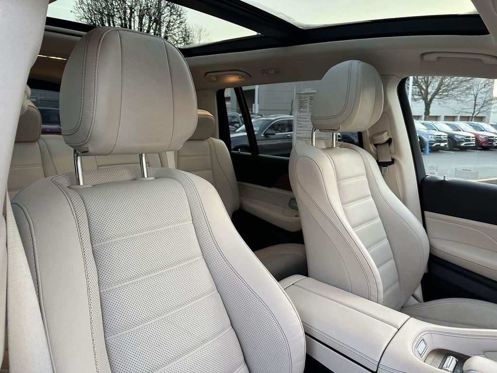 Thumbnail: 2023 Mercedes-Benz GLS - 23