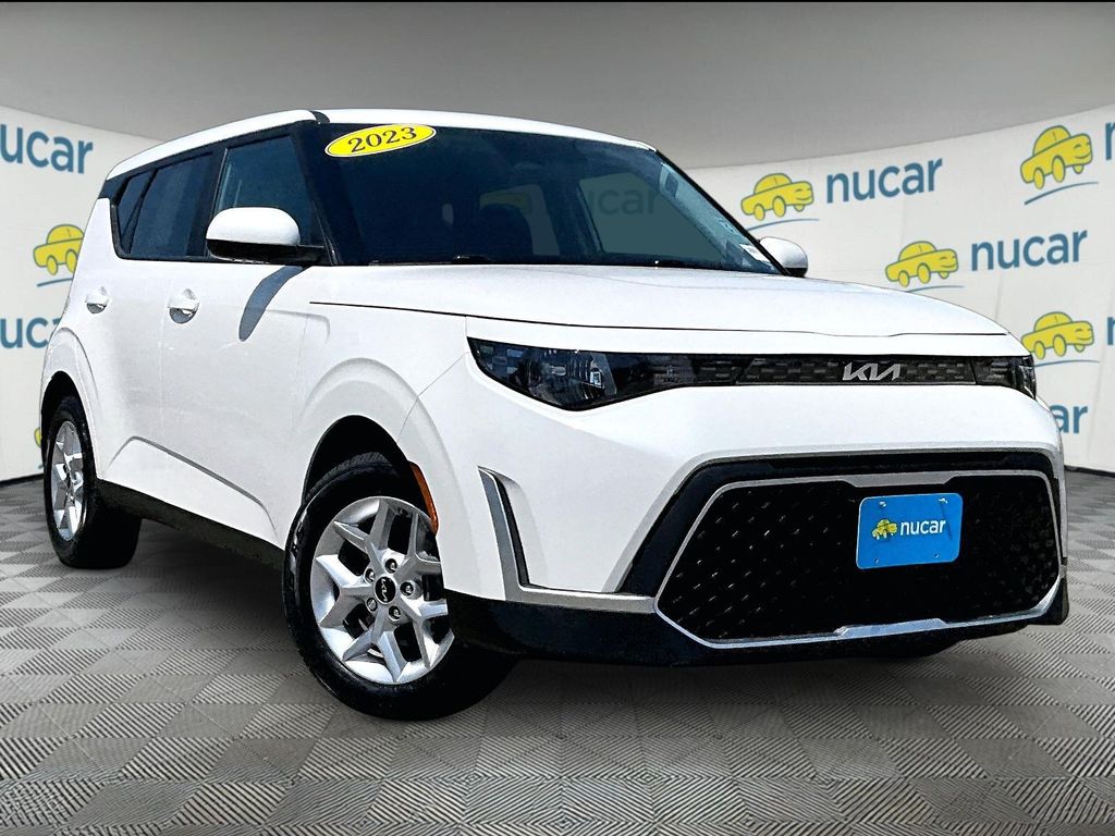 2023 Kia Soul LX FWD