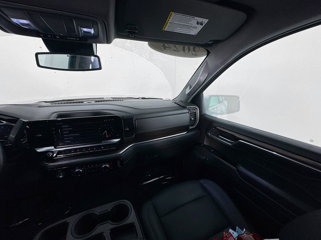 2024 GMC Sierra 1500 SLT - Photo 35