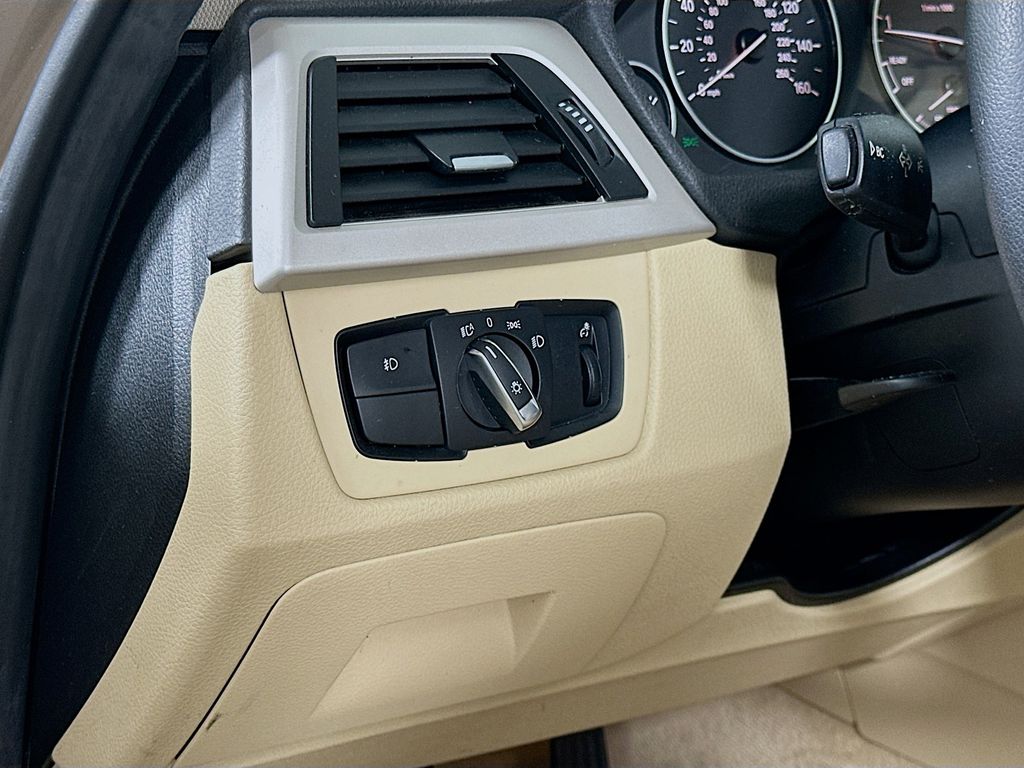 Thumbnail: 2015 BMW 3 Series - 10