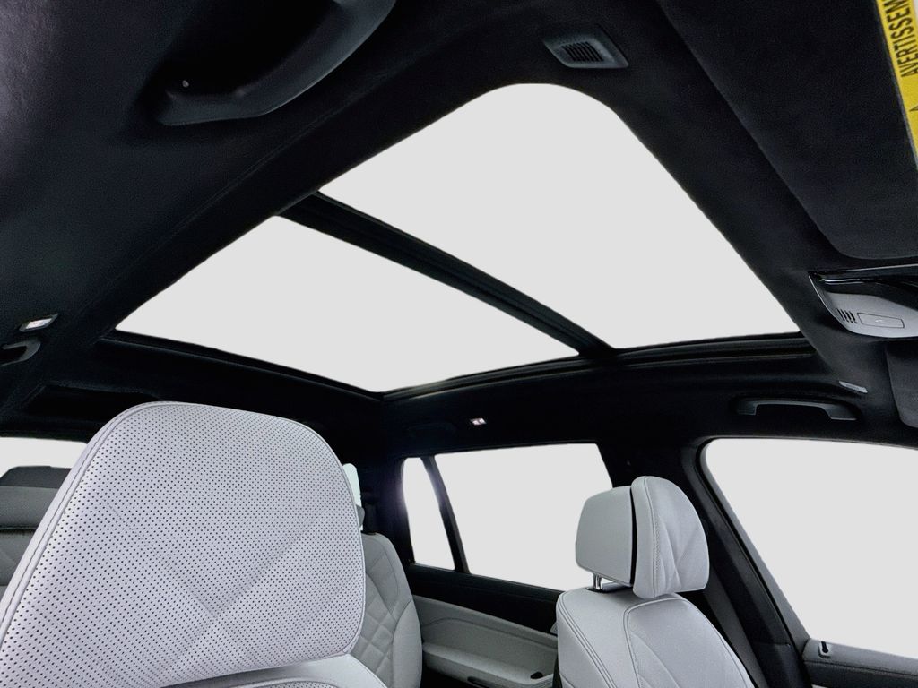 Thumbnail: 2027 BMW X7 - 17