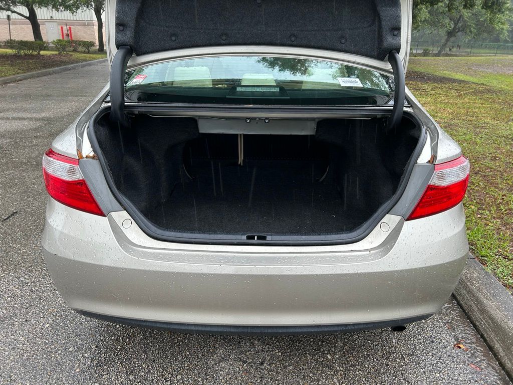 2017 Toyota Camry XSE 10