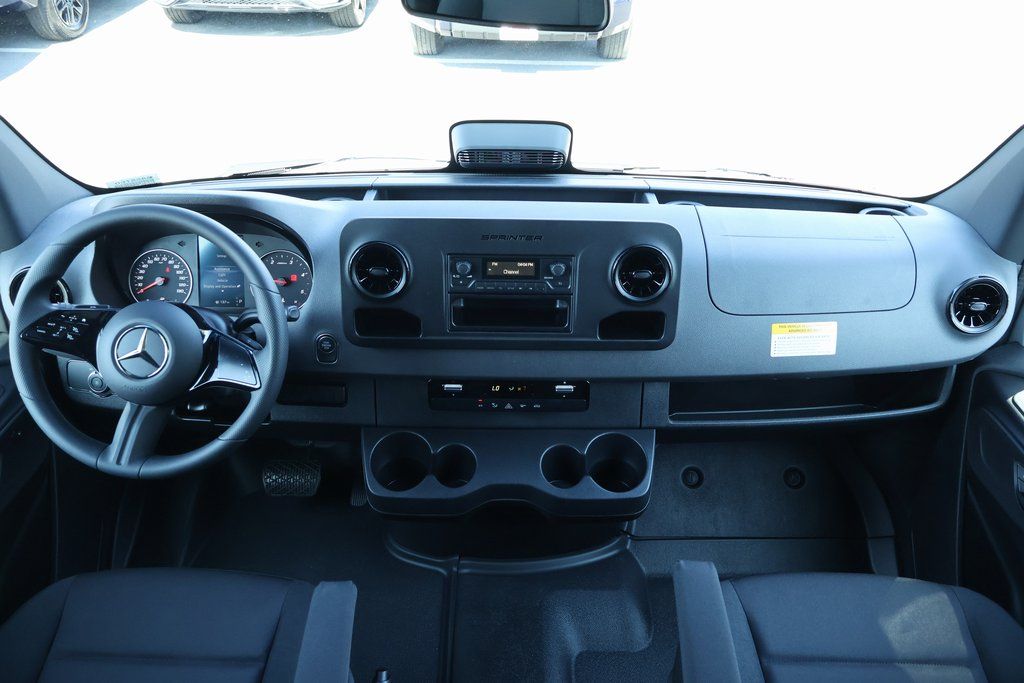 Thumbnail: 2025 Mercedes-Benz Sprinter - 4