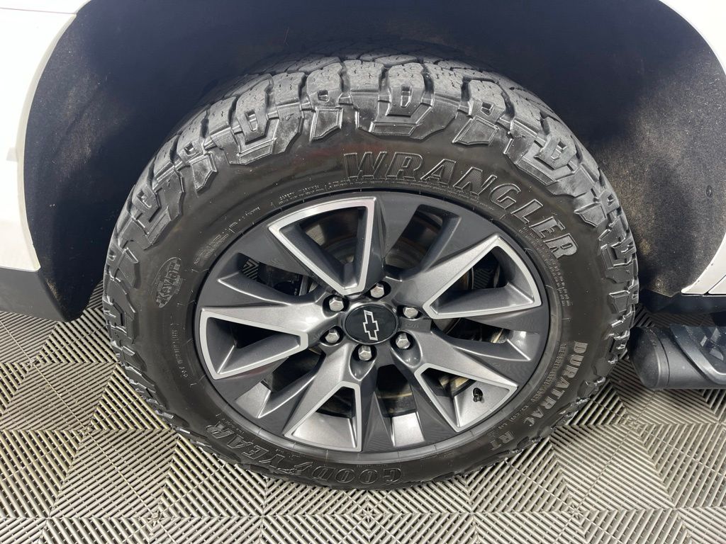 Thumbnail: 2021 Chevrolet Tahoe - 17