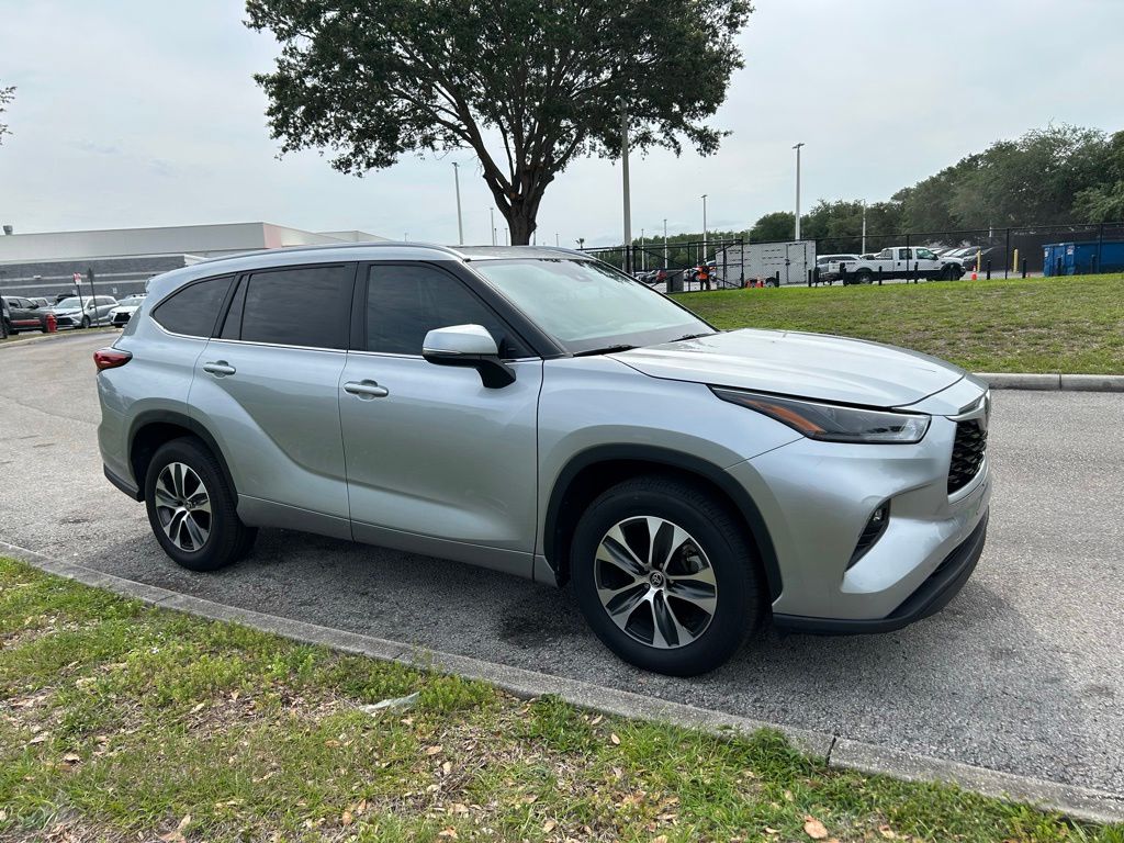 Thumbnail: 2023 Toyota Highlander - 6