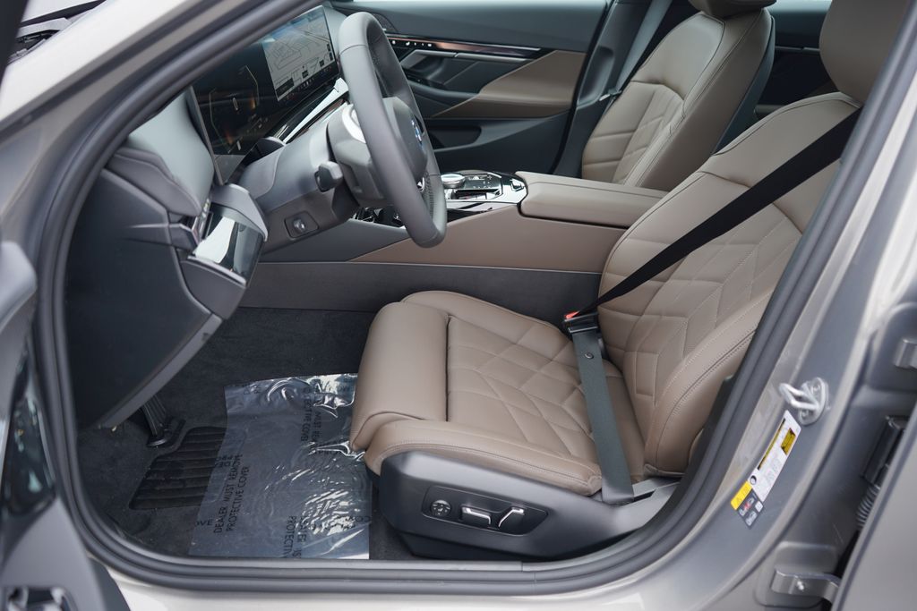 Thumbnail: 2026 BMW i5 - 11