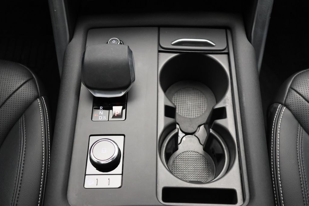 Thumbnail: 2025 Land Rover Discovery - 25