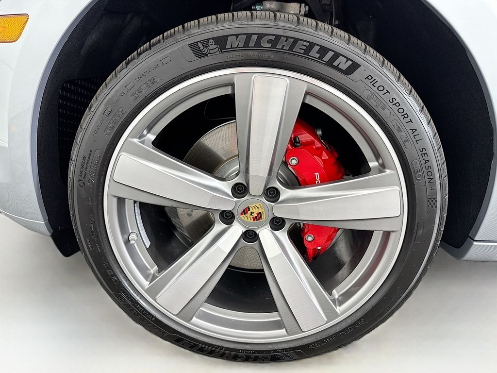 Thumbnail: 2026 Porsche Macan - 31