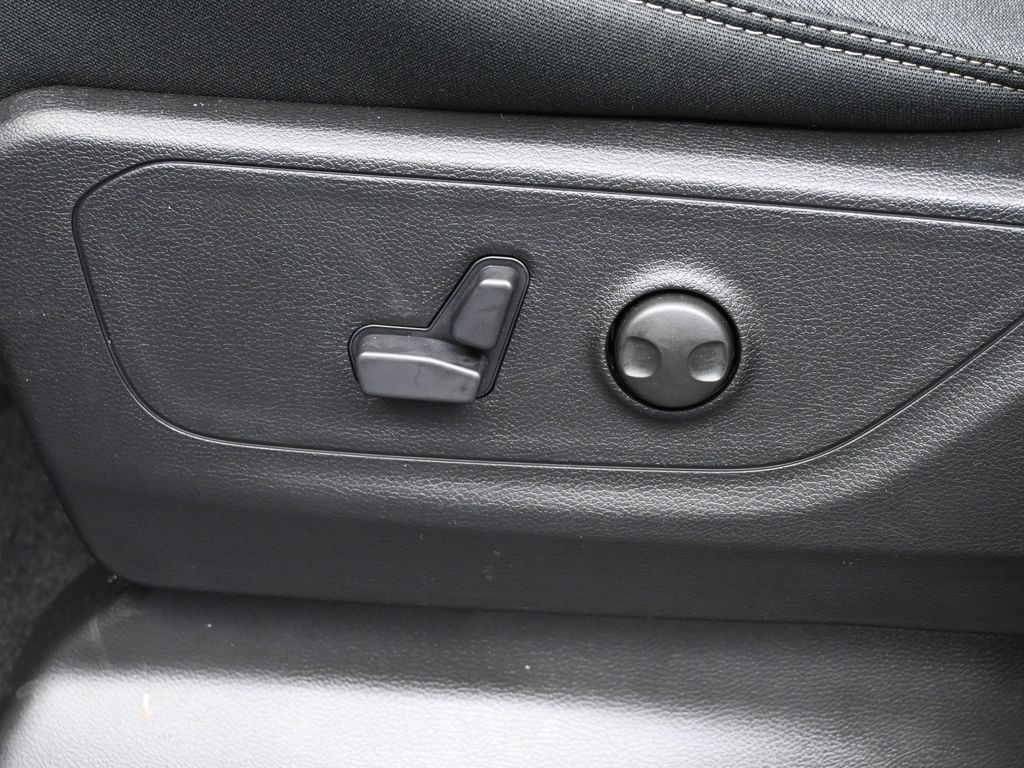 New 2026 Diamond Black Crystal Pearlcoat Ram Big Horn/Lone Star image 12