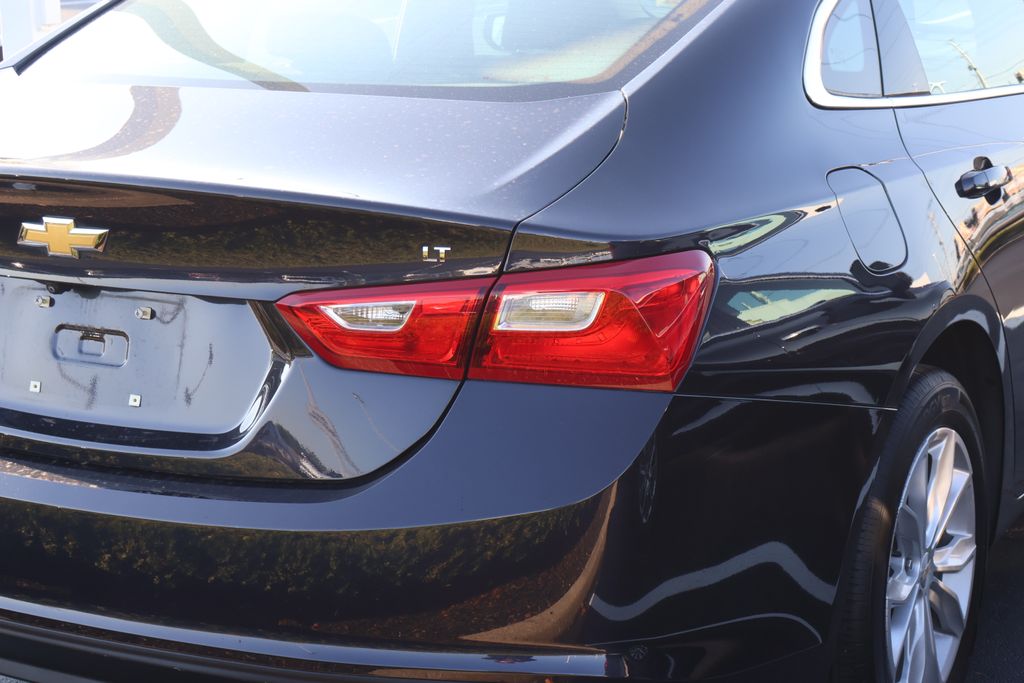 Thumbnail: 2023 Chevrolet Malibu - 8