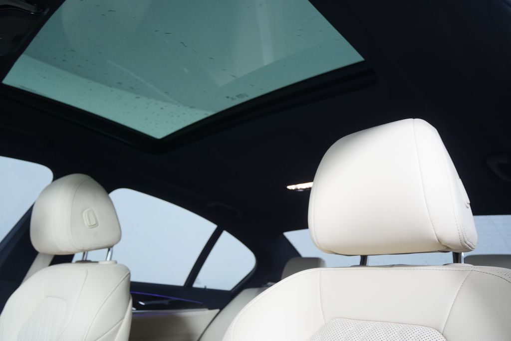 Thumbnail: 2023 BMW 5 Series - 12