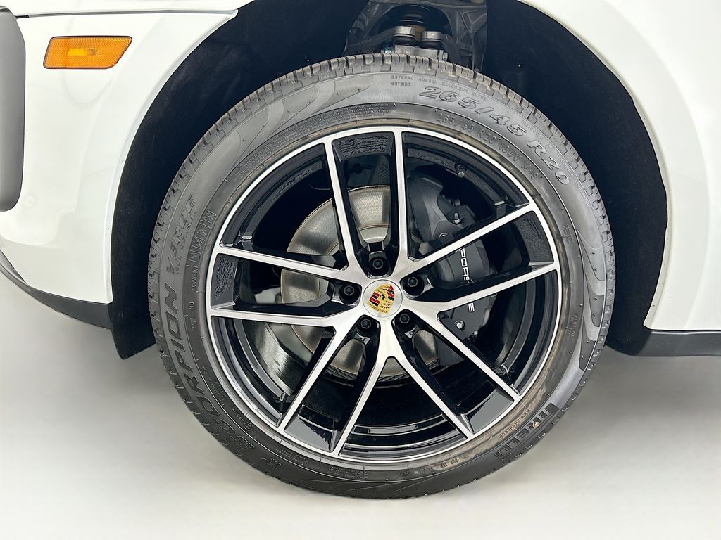 Thumbnail: 2026 Porsche Macan - 31