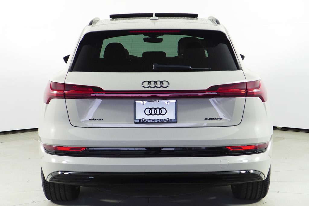 Thumbnail: 2022 Audi e-tron - 8