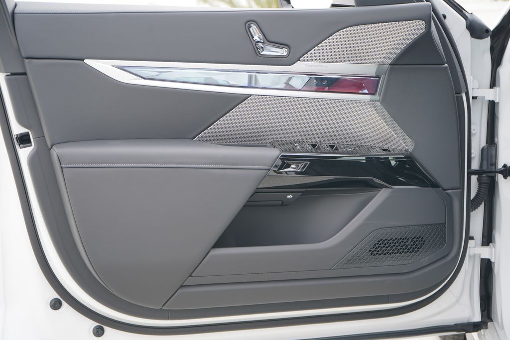 Thumbnail: 2026 BMW 7 Series - 10