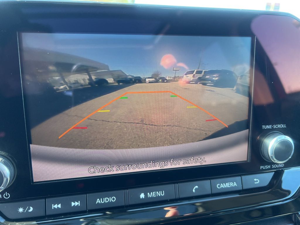 2022 Nissan Pathfinder SV photo