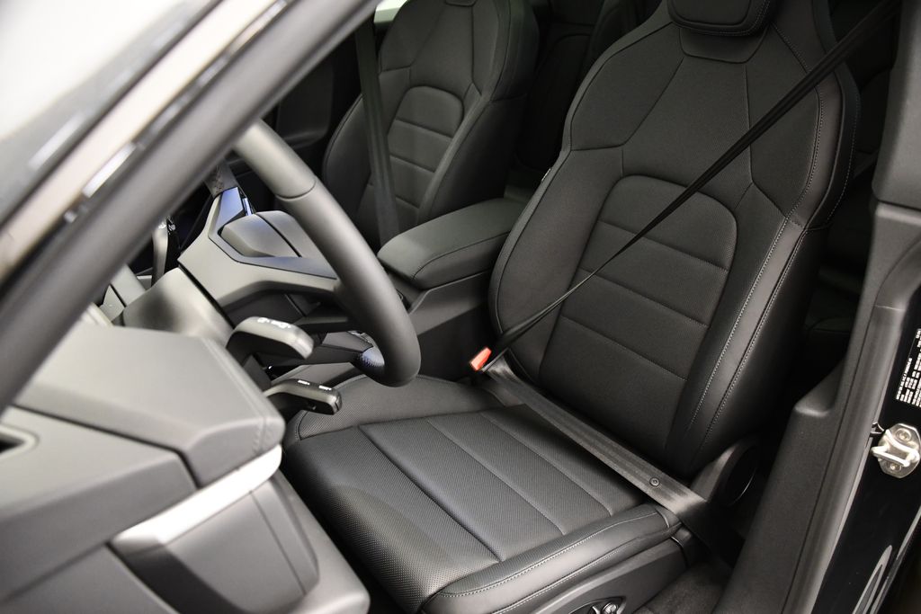 Thumbnail: 2025 Porsche Macan - 5