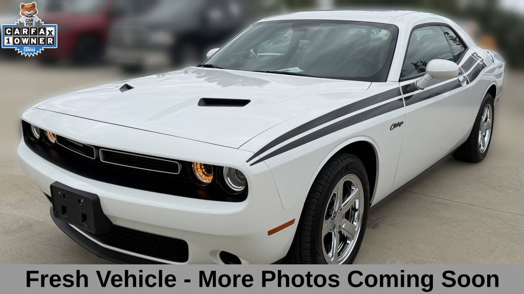 White Knuckle Clearcoat 2017 Dodge Challenger Coupe Rear-Wheel Drive 8-Speed Automatic