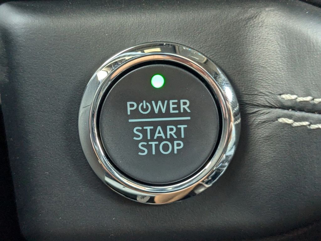 2025 Ford F-150 Lightning Platinum