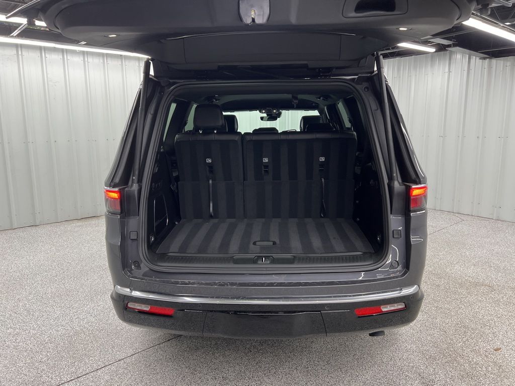 2025 Jeep Wagoneer Base - 9
