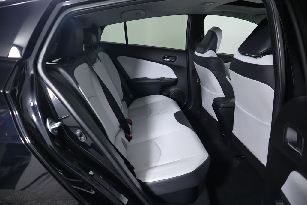 2016 Toyota Prius Four 22