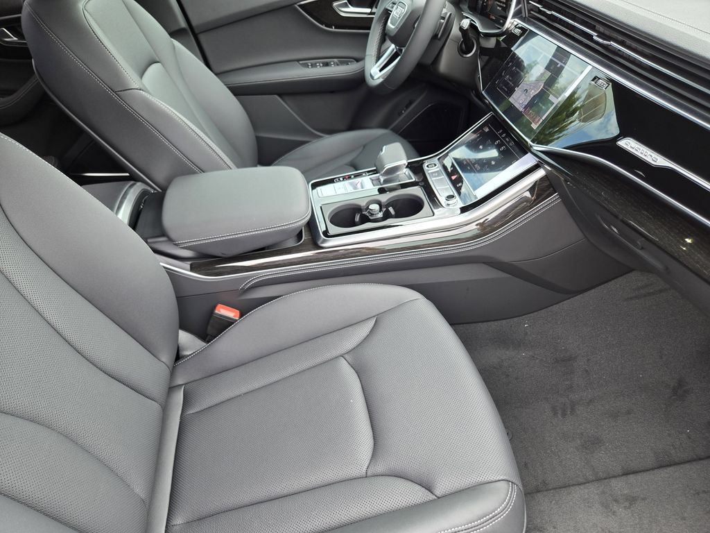 new 2025 Audi Q7 car, priced at $78,895