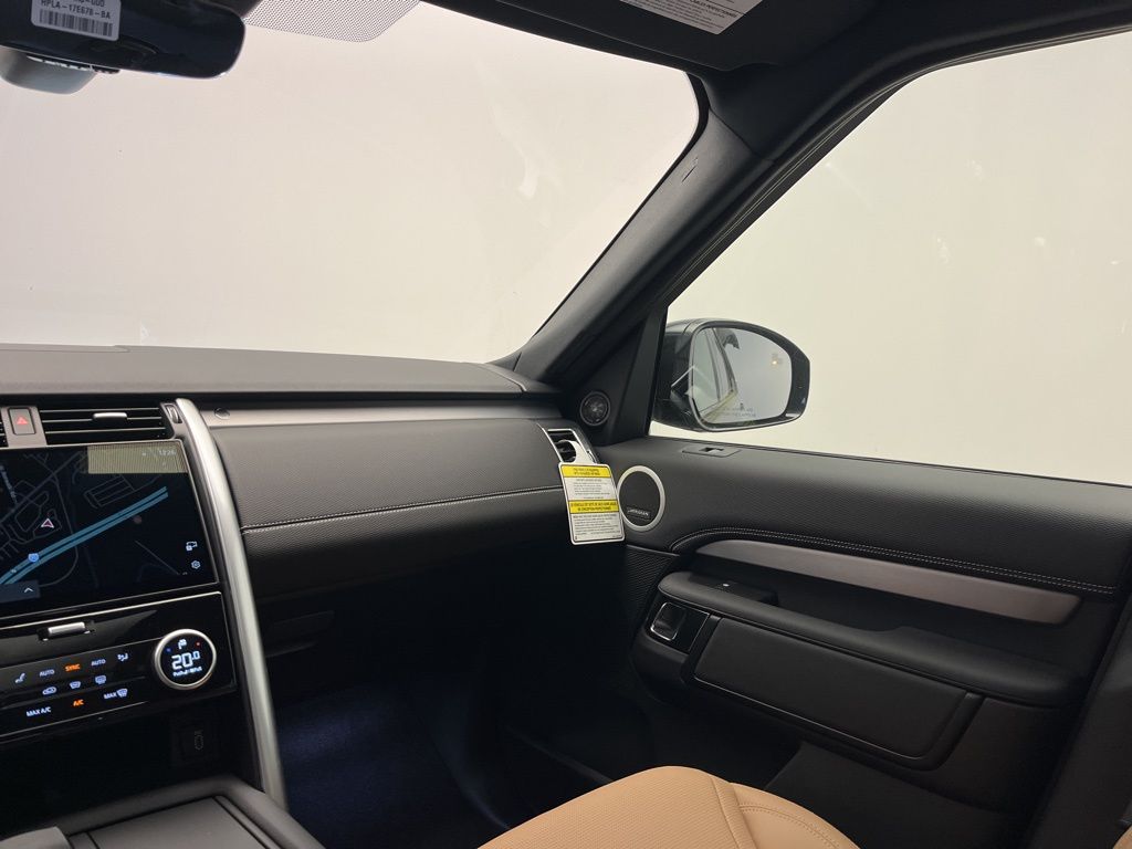 Thumbnail: 2026 Land Rover Discovery - 27