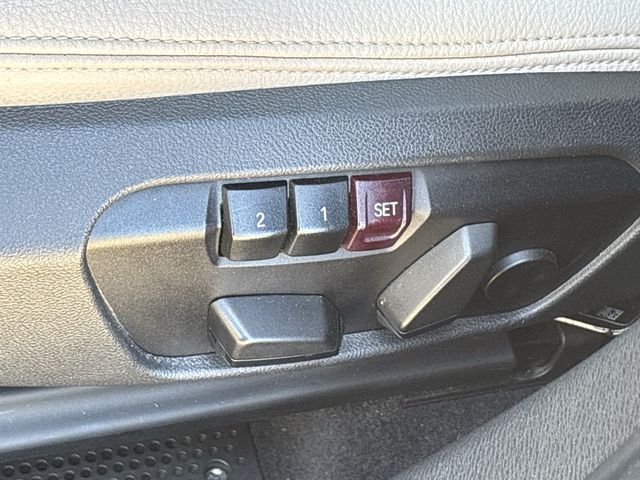 Used 2019 White BMW xDrive28i image 28