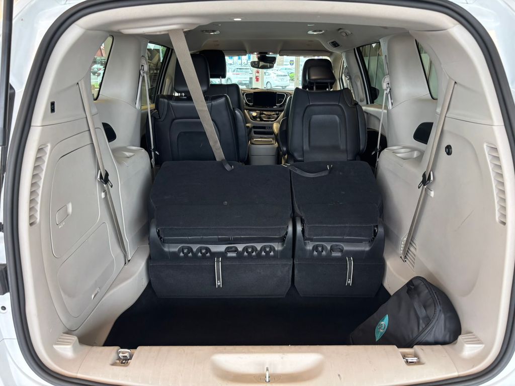 2023 Chrysler Pacifica Hybrid Touring L