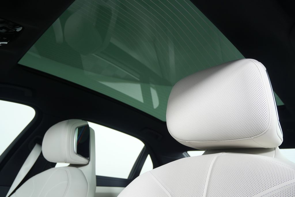 Thumbnail: 2026 BMW 7 Series - 12