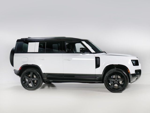 New 2026 White Land Rover X-Dynamic SE image 29