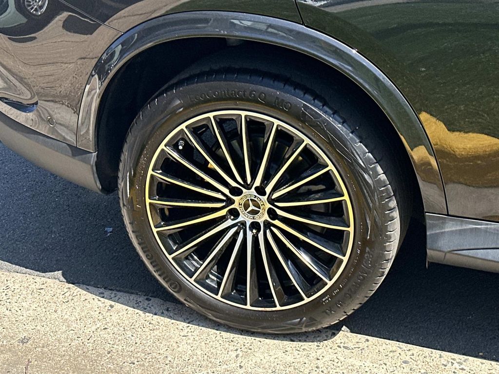 Thumbnail: 2024 Mercedes-Benz GLC - 17