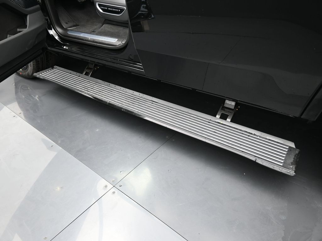 Used 2024 Diamond Black Crystal Pearlcoat Jeep Series II image 18