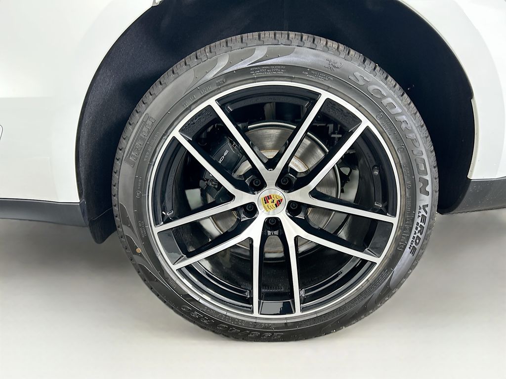 Thumbnail: 2026 Porsche Macan - 32