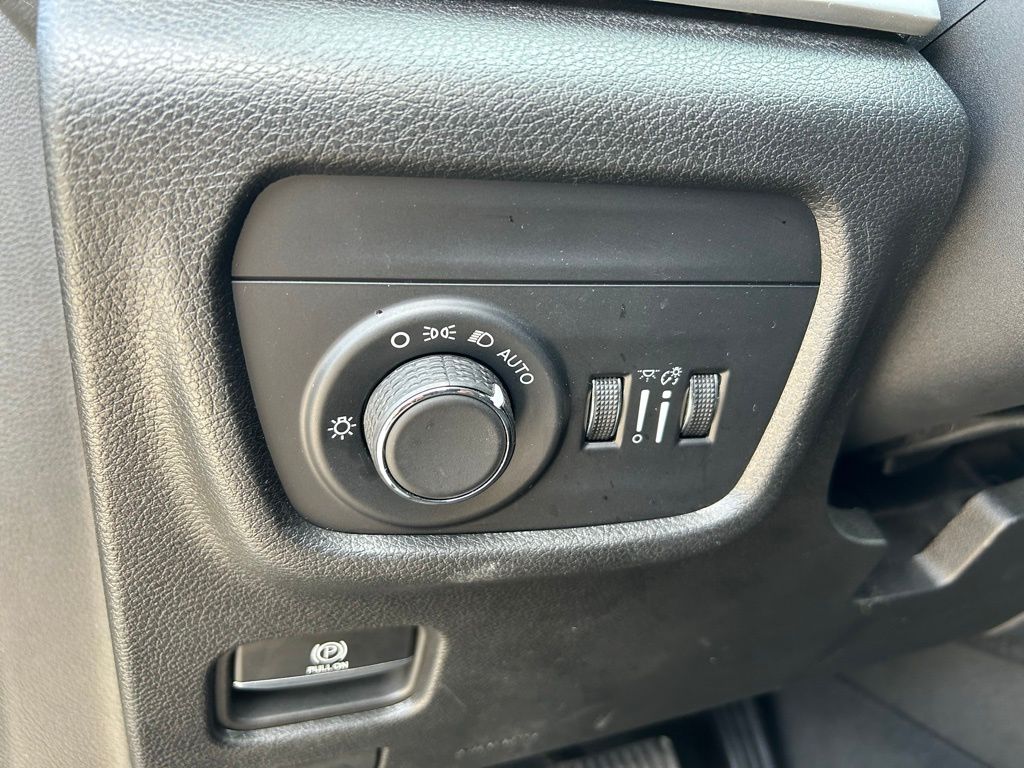 Thumbnail: 2023 Jeep Grand Cherokee L - 19