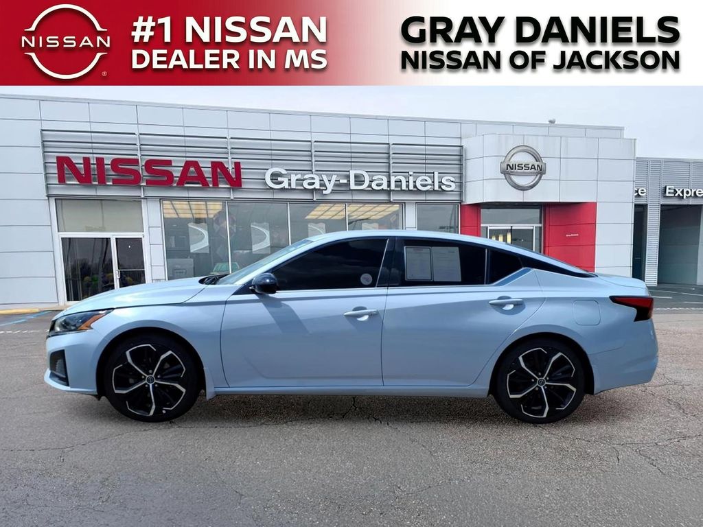Used 2024 Nissan Altima Sedan