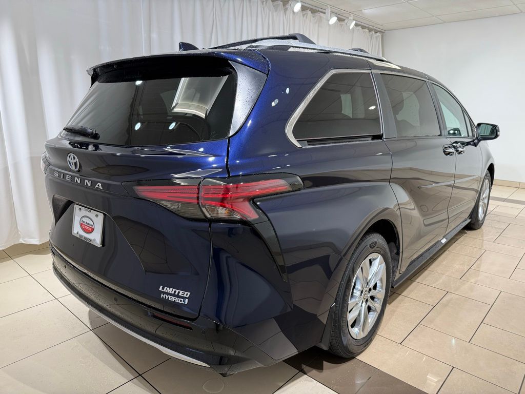 Thumbnail: 2024 Toyota Sienna - 5