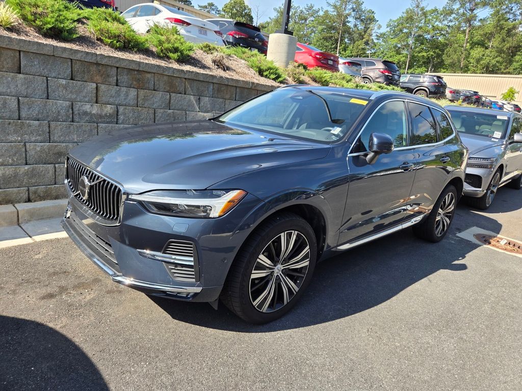 2023 Volvo XC60 B5 Plus Bright Theme AWD's photo