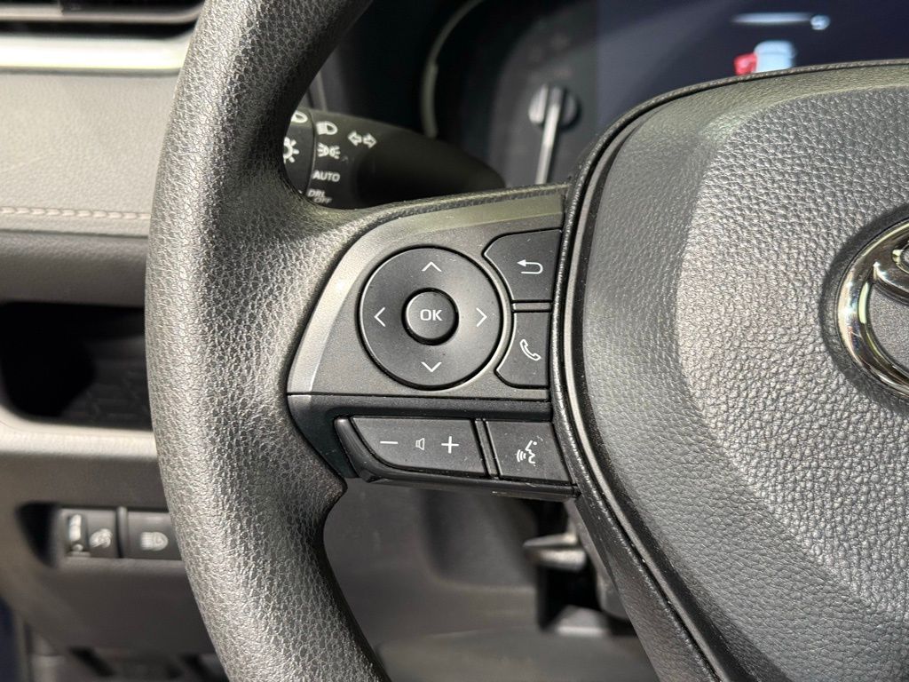 2024 Toyota RAV4 XLE 23