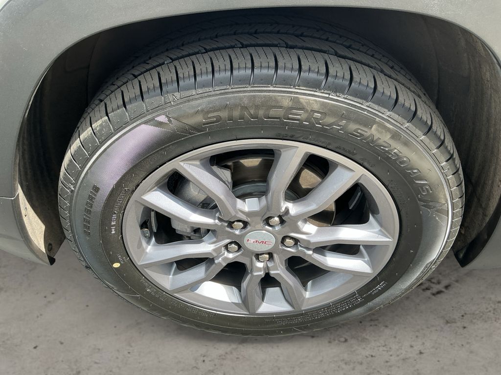 Used 2022 Silver GMC SLT image 9