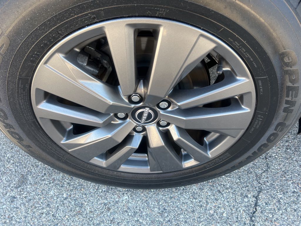 2022 Nissan Pathfinder SV photo