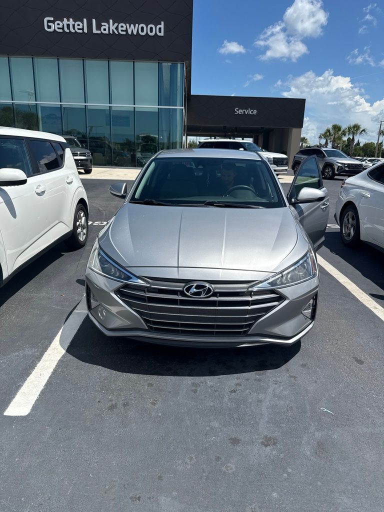 Used 2020 Silver Hyundai SE image 4