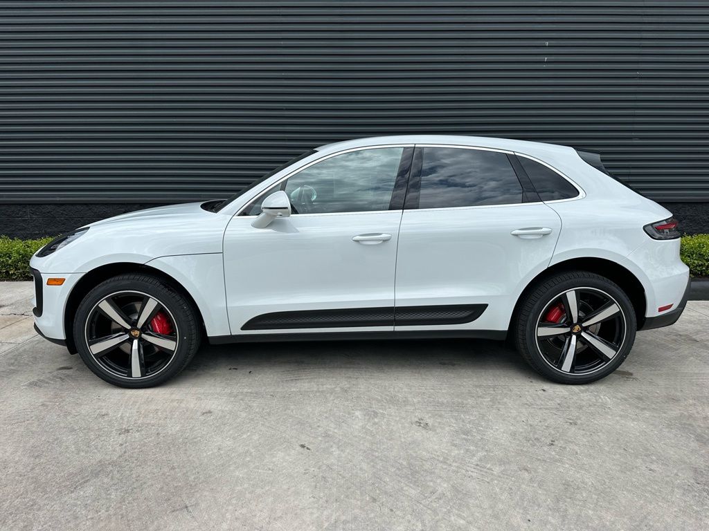 Thumbnail: 2026 Porsche Macan - 2