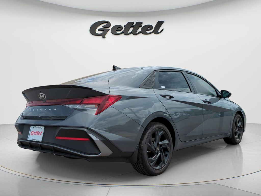 Used 2026 Gray Hyundai SEL Sport image 5