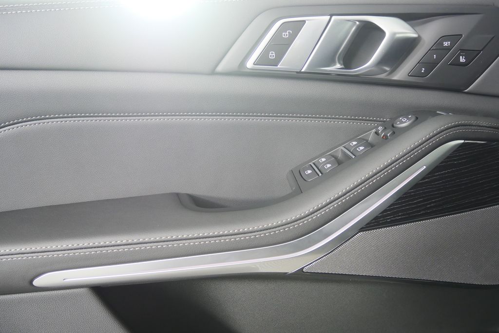 Thumbnail: 2026 BMW X5 - 9