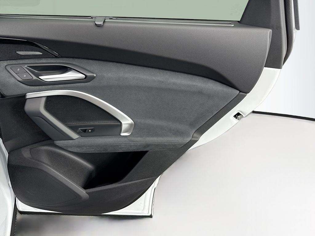 Thumbnail: 2025 Audi SQ5 - 26