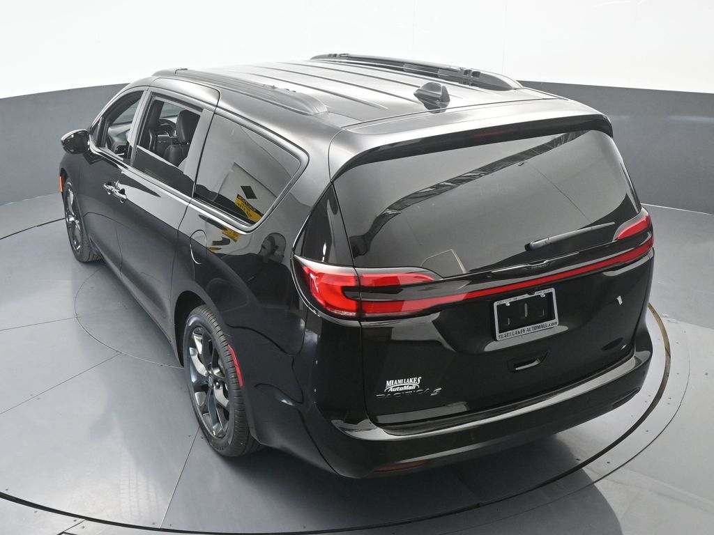 New 2026 Diamond Black Crystal Pearlcoat Chrysler Select image 52