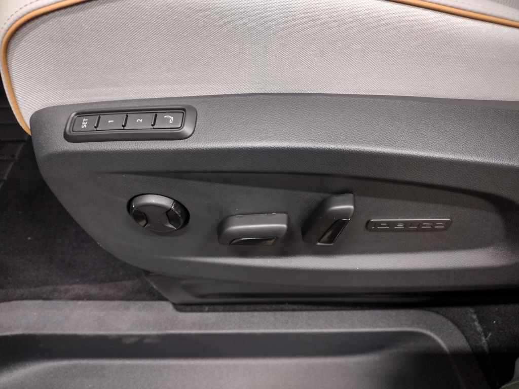 2025 Volkswagen ID. Buzz Pro S Plus