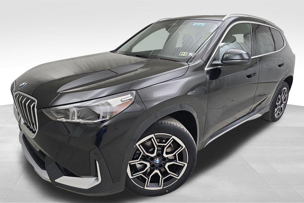 2025 BMW X1 28i's photo