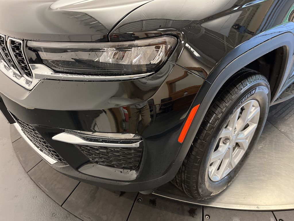 Thumbnail: 2024 Jeep Grand Cherokee - 9