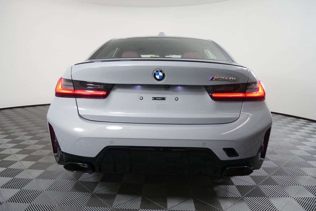 Thumbnail: 2025 BMW 3 Series - 4